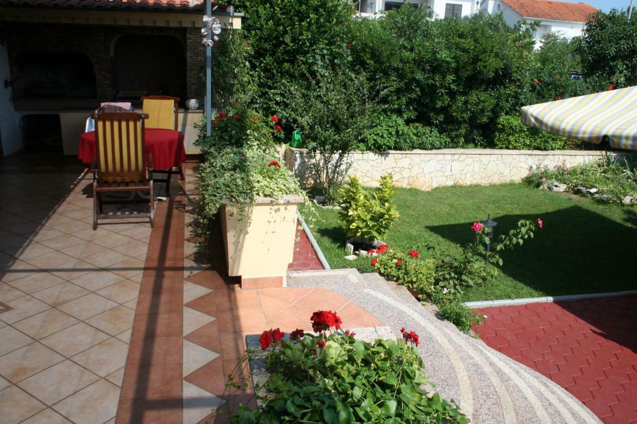 Apartments Jann Krk Town Exterior photo